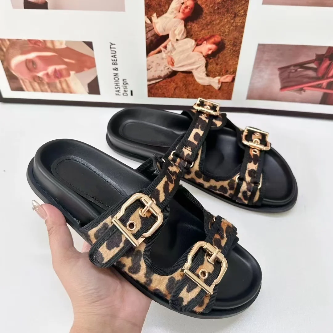 

2024 Women Leopard Flat Sandals Woman Metal Buckle Round Toes Flat Slipper Summer New Female Fashion Beach Flip Flop Shoes