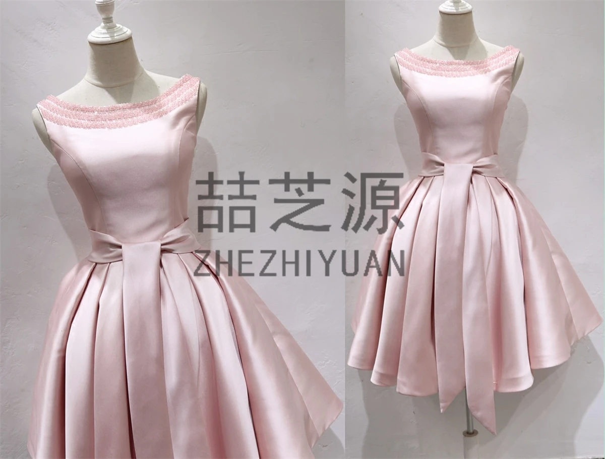 

Розовые атласные Короткие коктейльные платья а-силуэта с вырезом и бисером