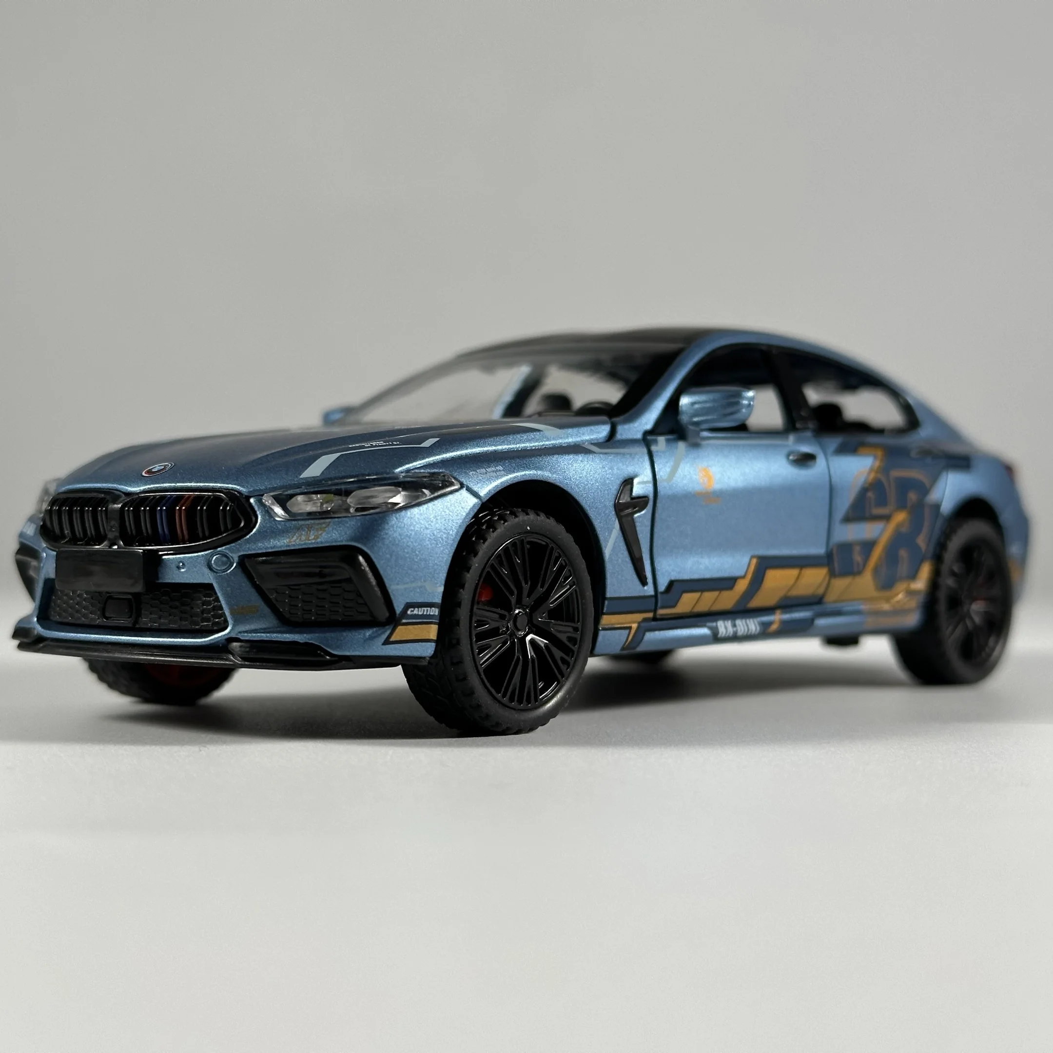 1:32 BMW M8 MANHART MH8 800 슈퍼카 합금 금속 다이캐스트 모델카 사운드와 라이트 풀백 어린이 장난감 수집품 생일 선물
