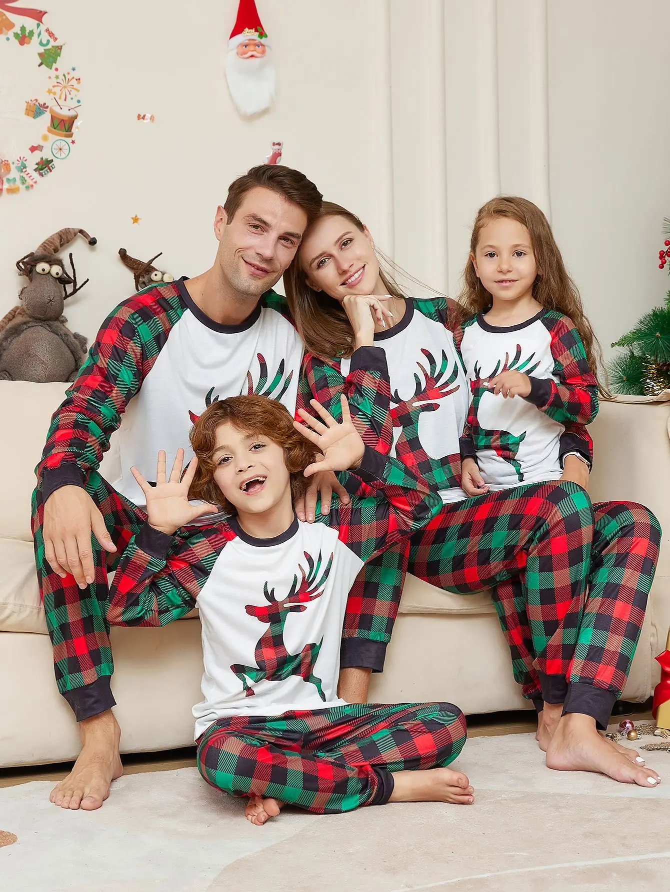 thumbnail image 1 of Pijamas navideños, ropa a juego para la familia, traje de Navidad 2024, Año Nuevo, alce, estampado a cuadros, conjunto para adultos y niños, mono de bebé, pijamas familiares, 1 of 5