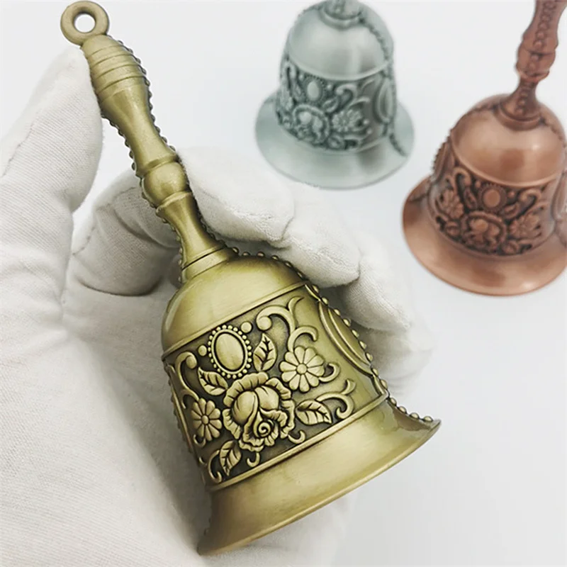 1PC Retro Metalen Tone European Style Hand Bell Craft Decoratie Alarm Bell Handicraft Christmas Bell Wind Bell Christmas Craft
