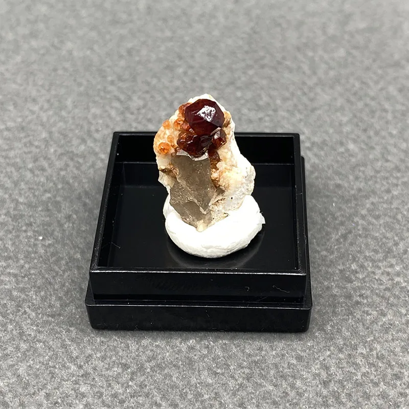 100% natural garnet raw stone mineral specimen healing crystal gemstone collection Box size:27*27*25mm