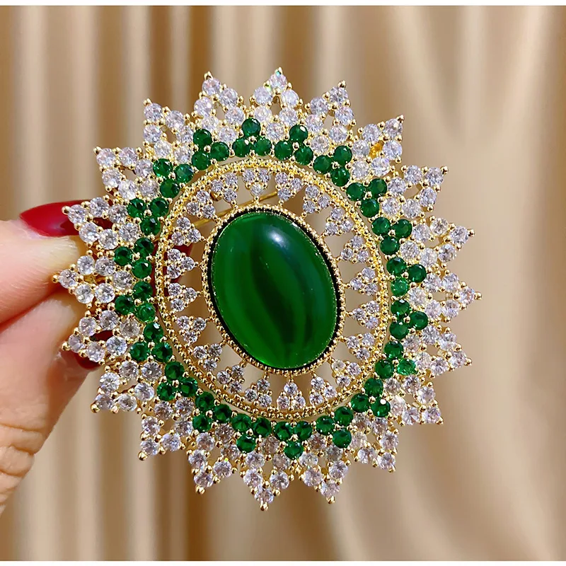 

Luxury Zircon Brooch Palace Emerald High-end Atmosphere Female Brooch Geometric Zircon Oval Broochpins for Woman Coat Accessori