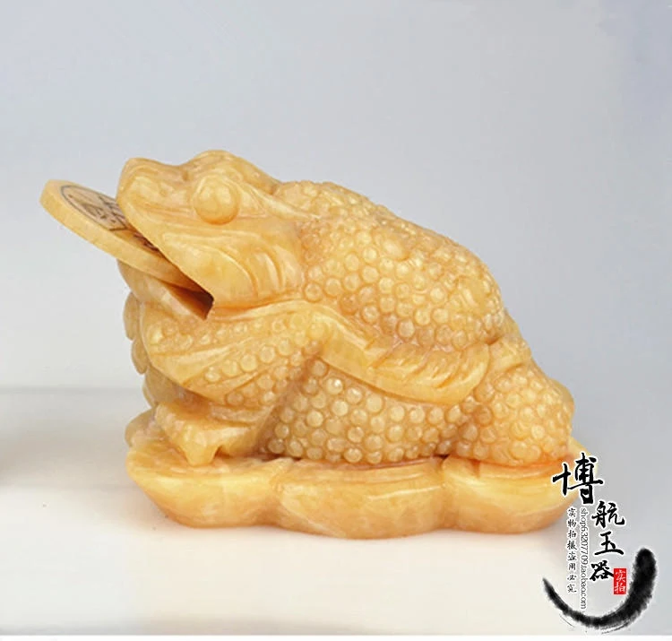

Hand engraving Artwork Topaz jade toad ornaments three foot gold ornaments Zhaocai cicada toad office enrichment business gifts