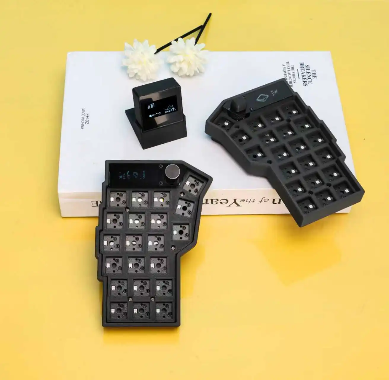 New Corne Split Keyboard Kit Wireless Keyboard E-Ink Screen Rgb