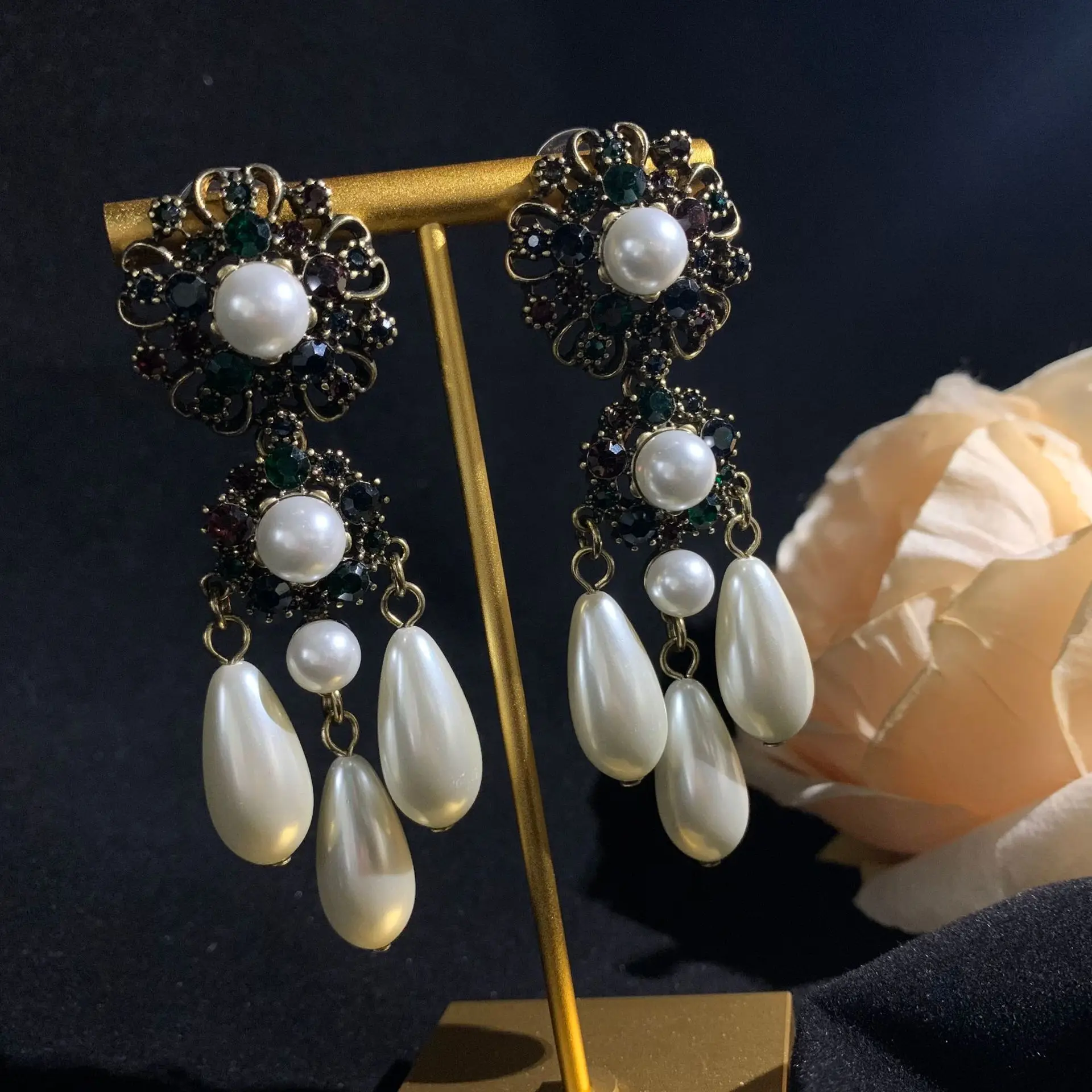 Popular French style retro tassels in Europe and America, exaggerated banquet style earrings