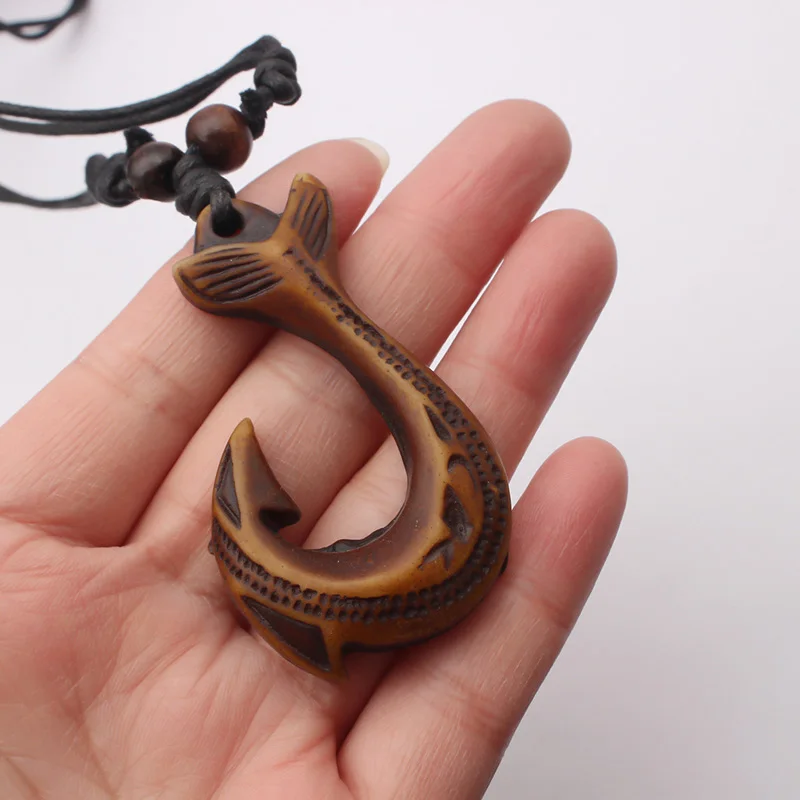 12pcs/lot Hawaii Surfer Carving Fishtail Hook Pendant Necklace Ethnic Tribal Faux Yak Bone Resin Charms Necklaces Jewelry Choker