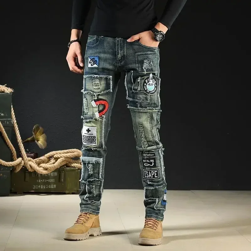 thumbnail image 1 of Pantalones vaqueros para hombre con parches rotos y agujeros, pantalones vaqueros ajustados para hombre, ajustados, ajustados, con gráficos retro rotos, moda 2024, 1 of 4