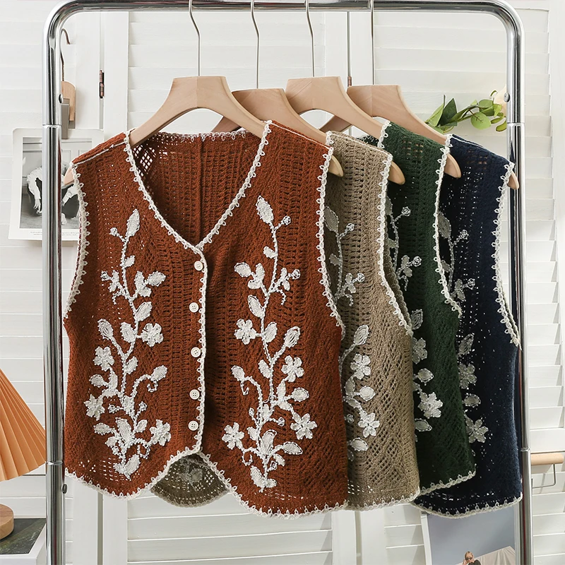 

Женский однобортный жилет с вышивкой и V-образным вырезом