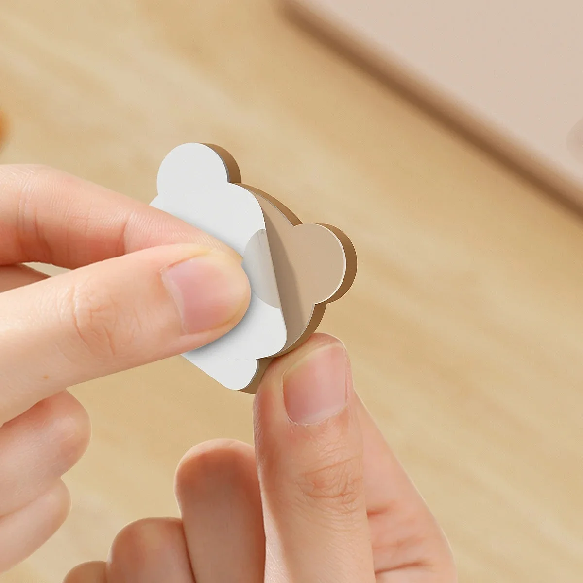 WORTHBUY 귀여운 데스크탑 케이블 관리자 자체 접착식 와이어 코드 관리 USB 데이터 케이블 클립 홀더 사무실 책상 액세서리