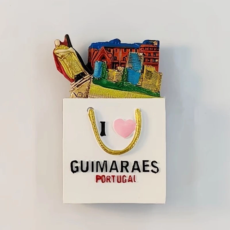 S978d6416514c46659551789b30767726P Ímã de Geladeira 3D Guimarães Portugal — Lembrança Turística Pintada à Mão