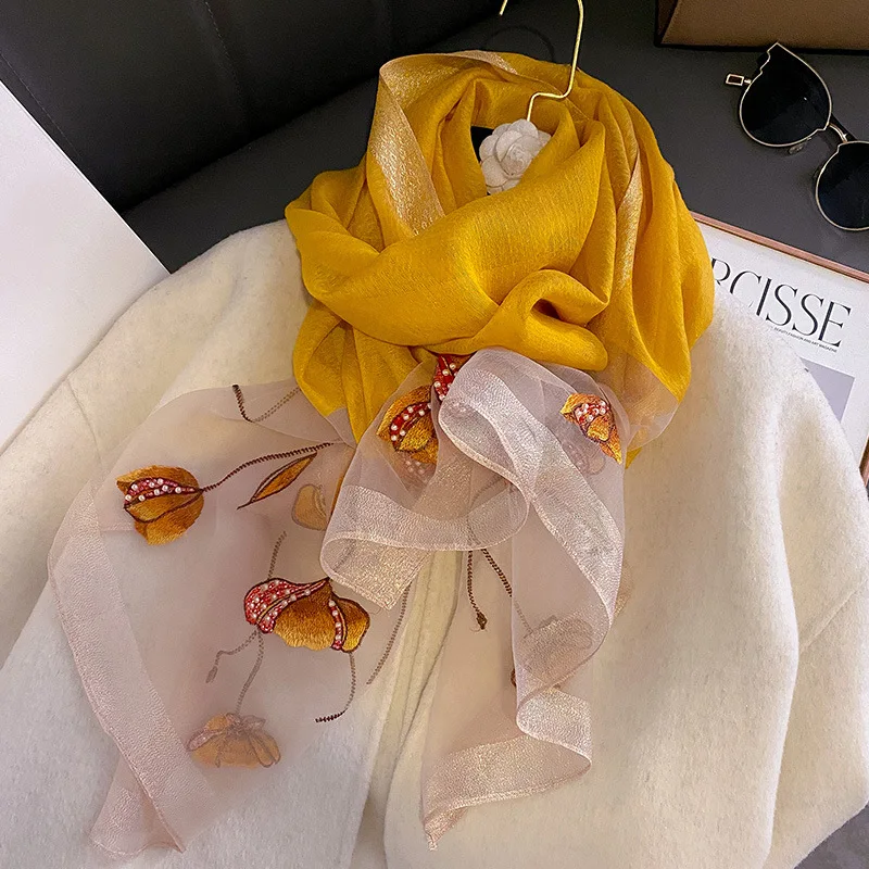 Sciarpa misto lana e seta semi trasparente con tulipani e perline per mezze stagioni (90*180cm) 56 Sciarpa misto lana e seta semi trasparente con tulipani e perline per mezze stagioni (90*180cm) - immagine 16