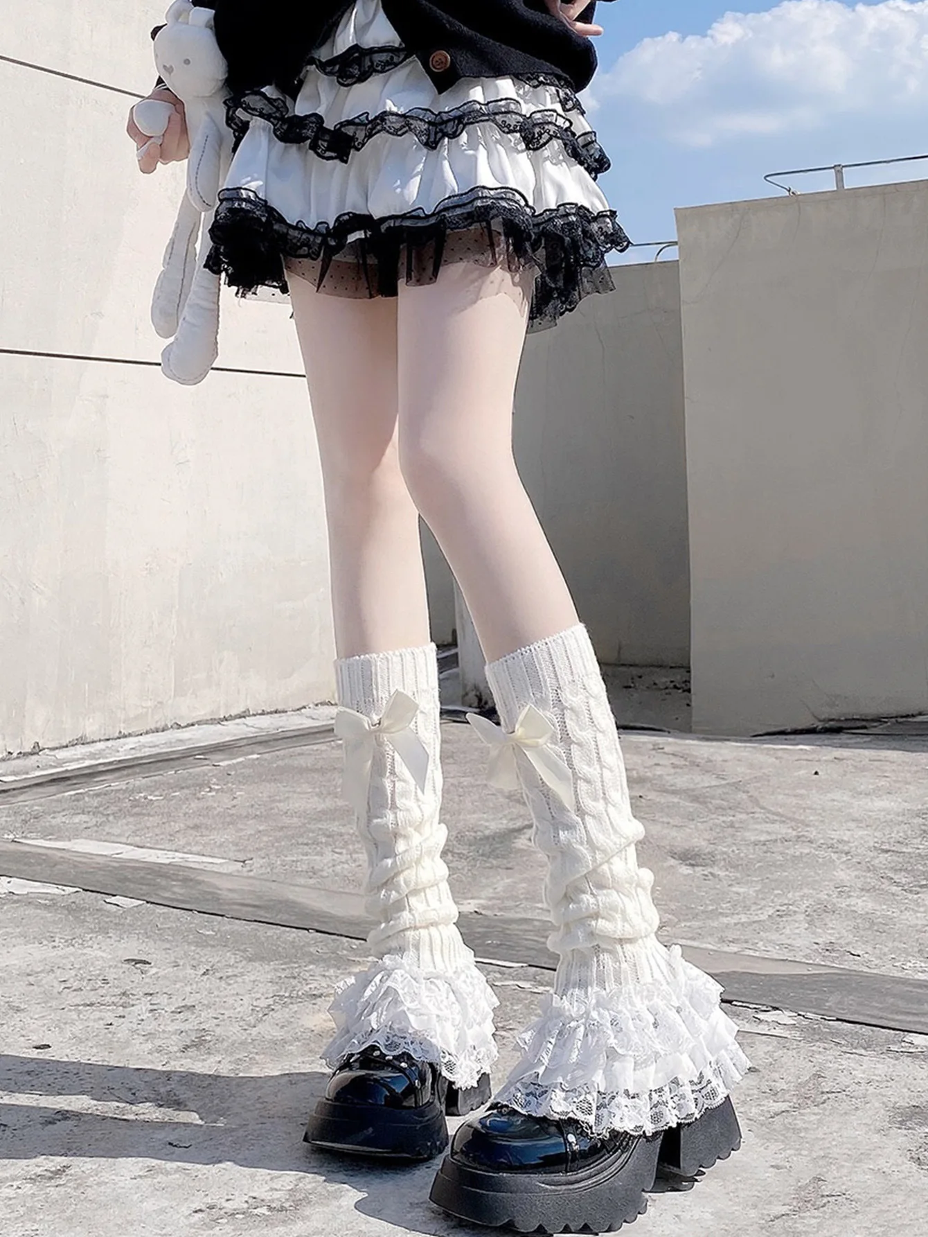 Women socks lace stockings warm socks autumn winter lolita loose socks sweet white women boot socks maid lace girl leg warmer sleeve fashion bowknot stocking