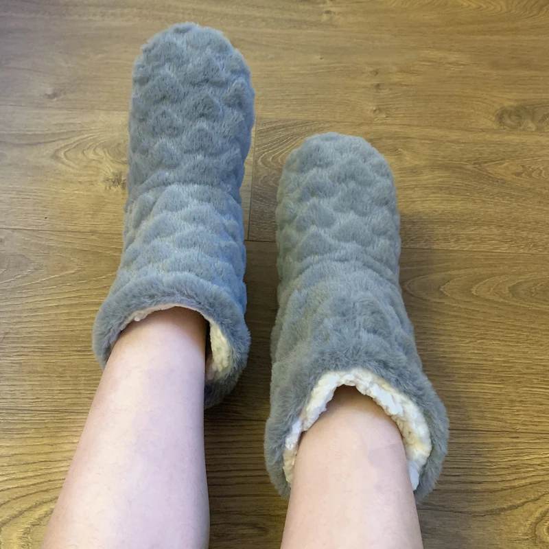 Winter women slippers slippers sandals lightweight slippers flat slippers warm slippers Women Slippers Shoes Autumn Couple Floor Socks Adult Non-Slip Thickening Velvet Indoor Dance High-Tube Slippers Female
