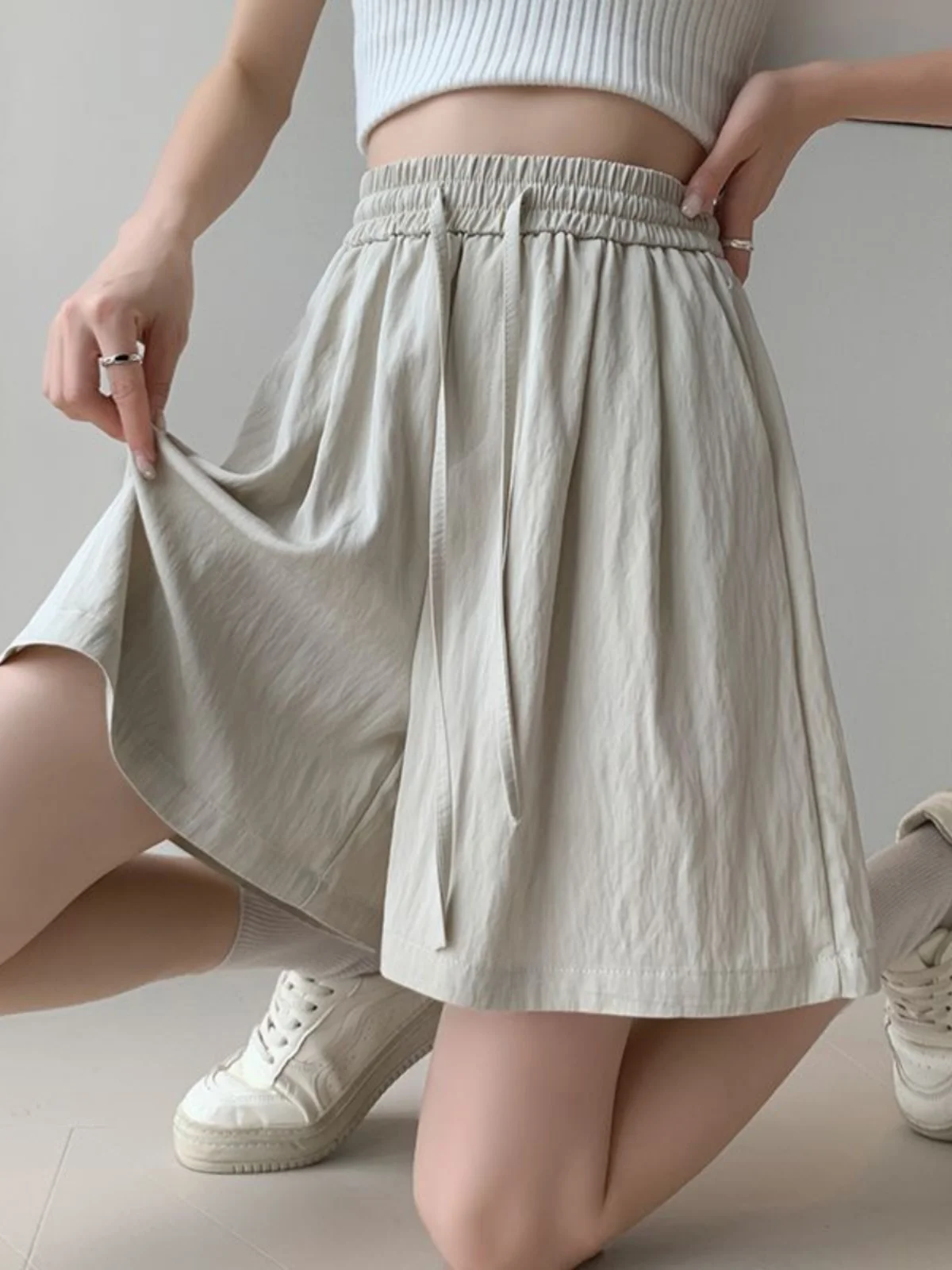 

Ice Silk Shorts Women Streatwear High Waist Wide Leg Shorts Suit Casual 2024 Summer Sport Pleated Female Loose Pants A62