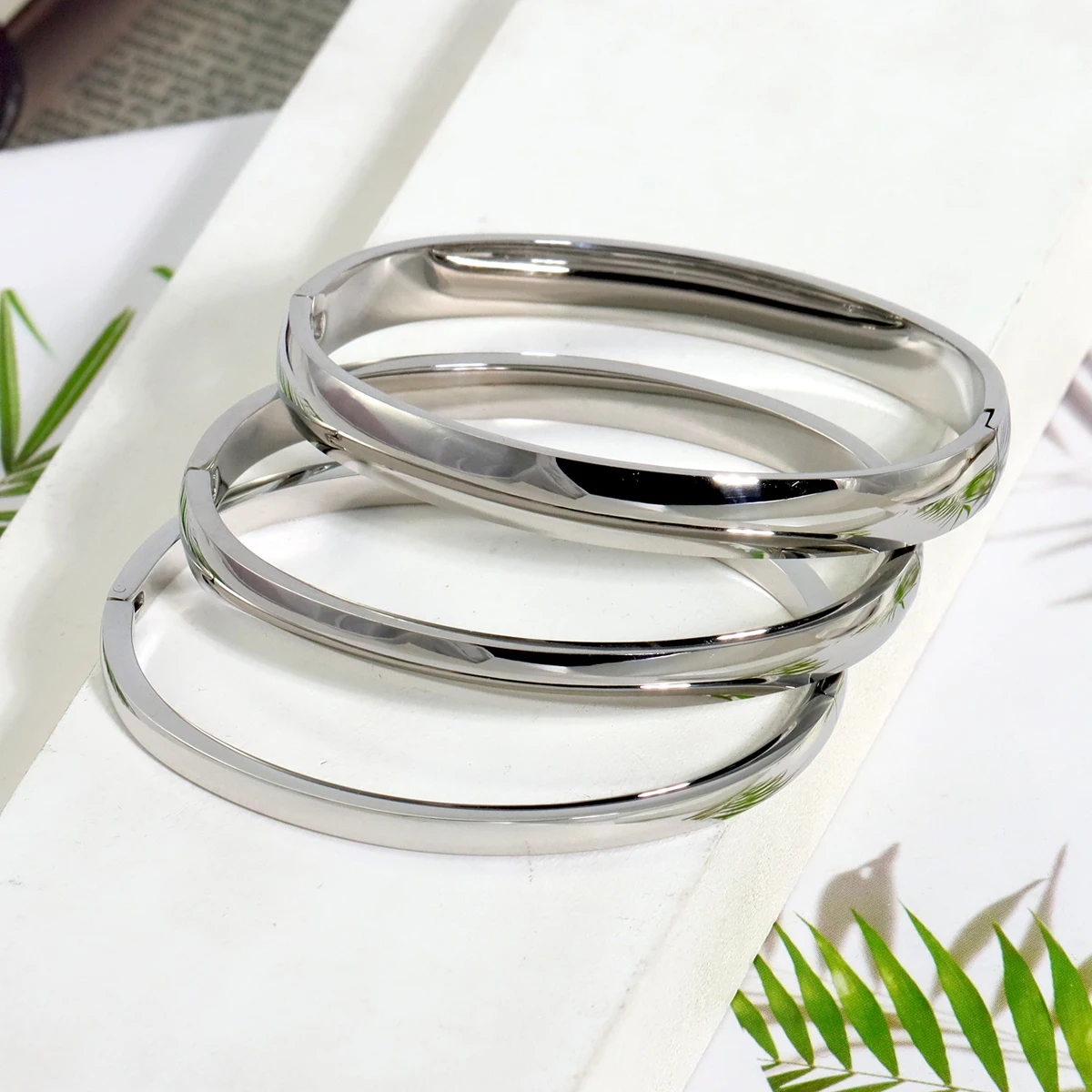 Hot Minimalist Stainless Steel Pure Gold Pvd Plated Plain Pattern Bracelet for Women's Simple 3 Piece Stackable Bracelet Jewelry 5
