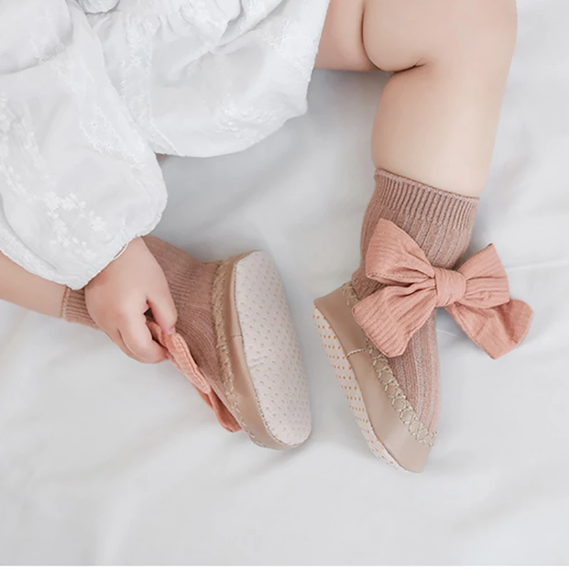 2025 Korean Style Anti-Slip Newborn Baby Leather Sole Floor Socks with Big Bowknot for Walking Toddler Non Slip Footwear Socks