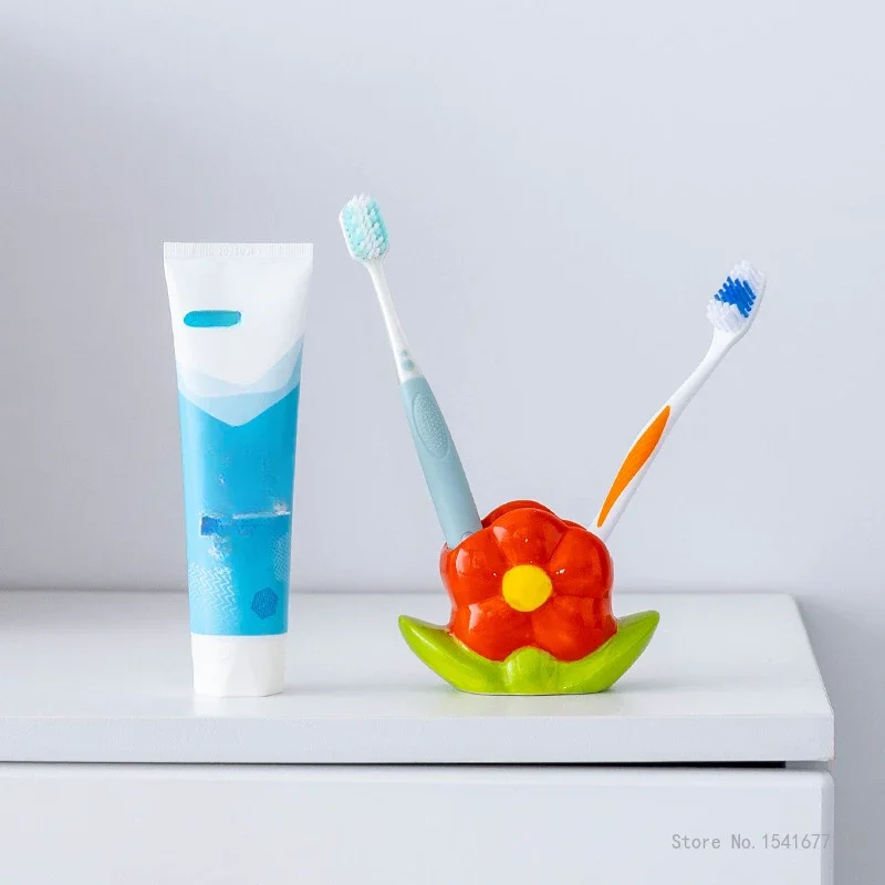 High Temperature Hand Painted FlowerShaped Penholder Creative Light Luxury Office Wash Table Bathroom Toothbrush Holder Home 1Pc