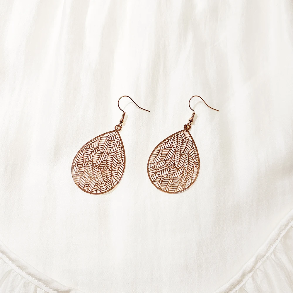 Modeschmuck, Damen-Geschenke, leichte Kupferplatte, geschnitzt, hohle Wassertropfen-förmige Blätter-Ohrringe, geeignet für den täglichen Gebrauch – Detail 12