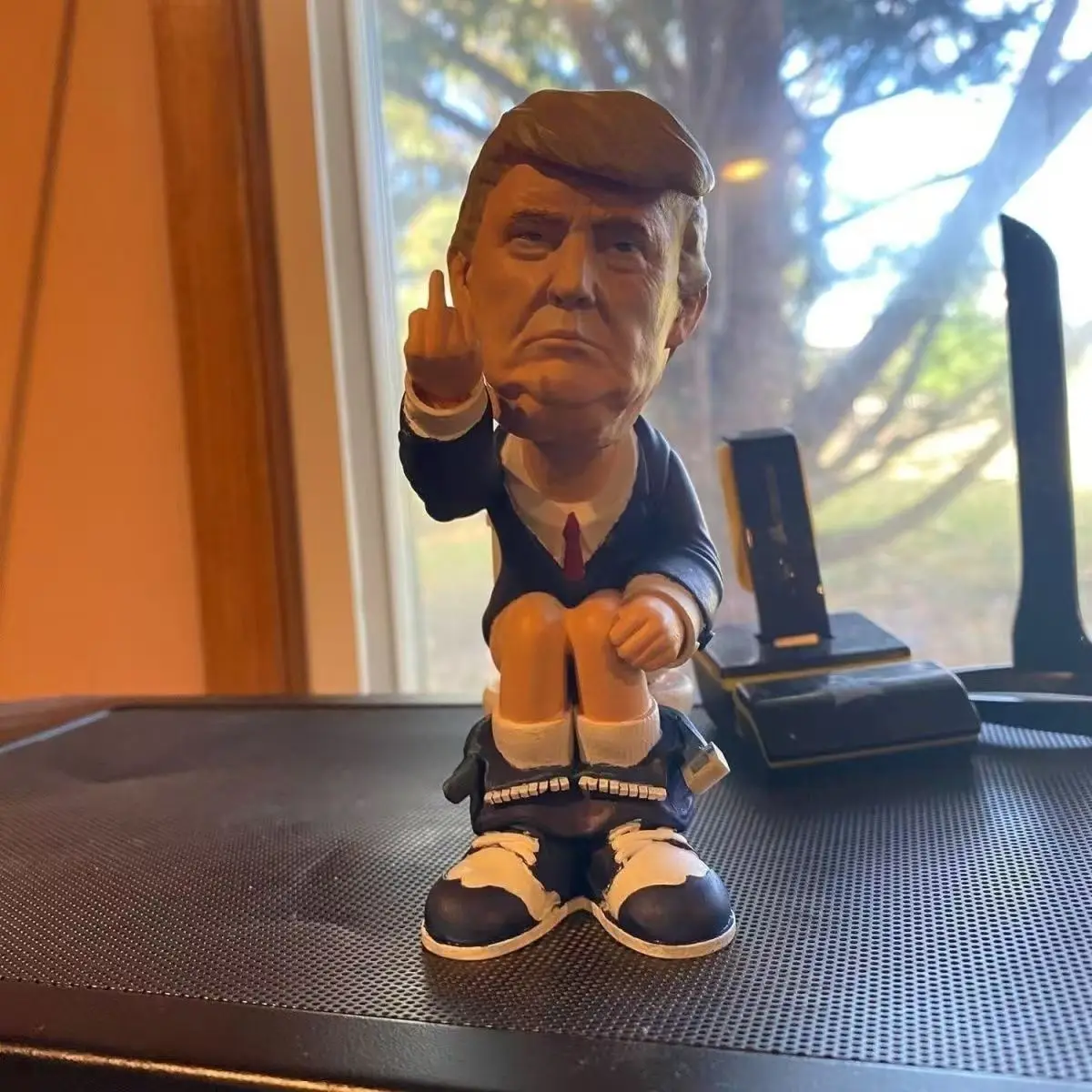 Resin Crafts Creative Trump Toilet Desktop Car Decoration