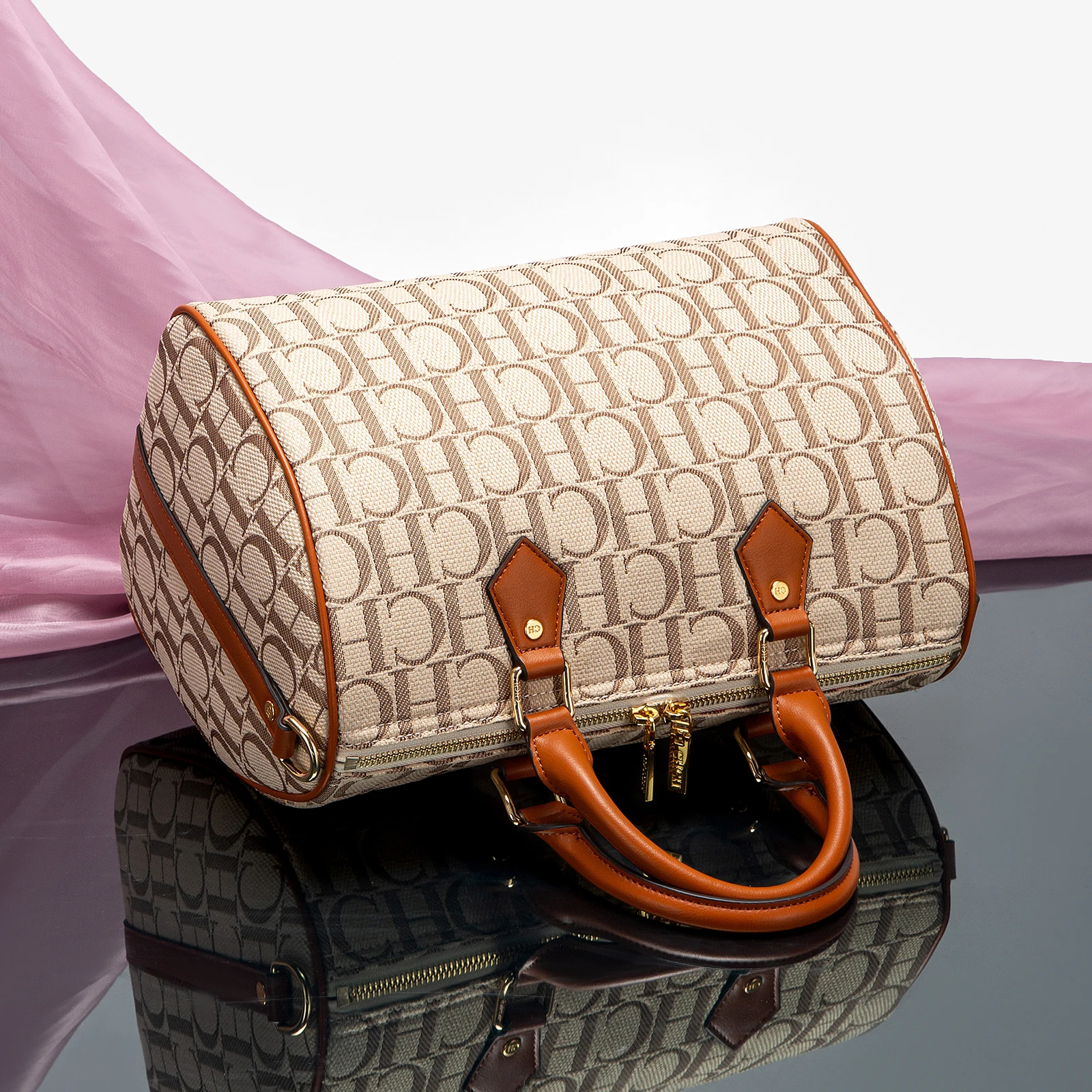 شنطة يد نسائية CH