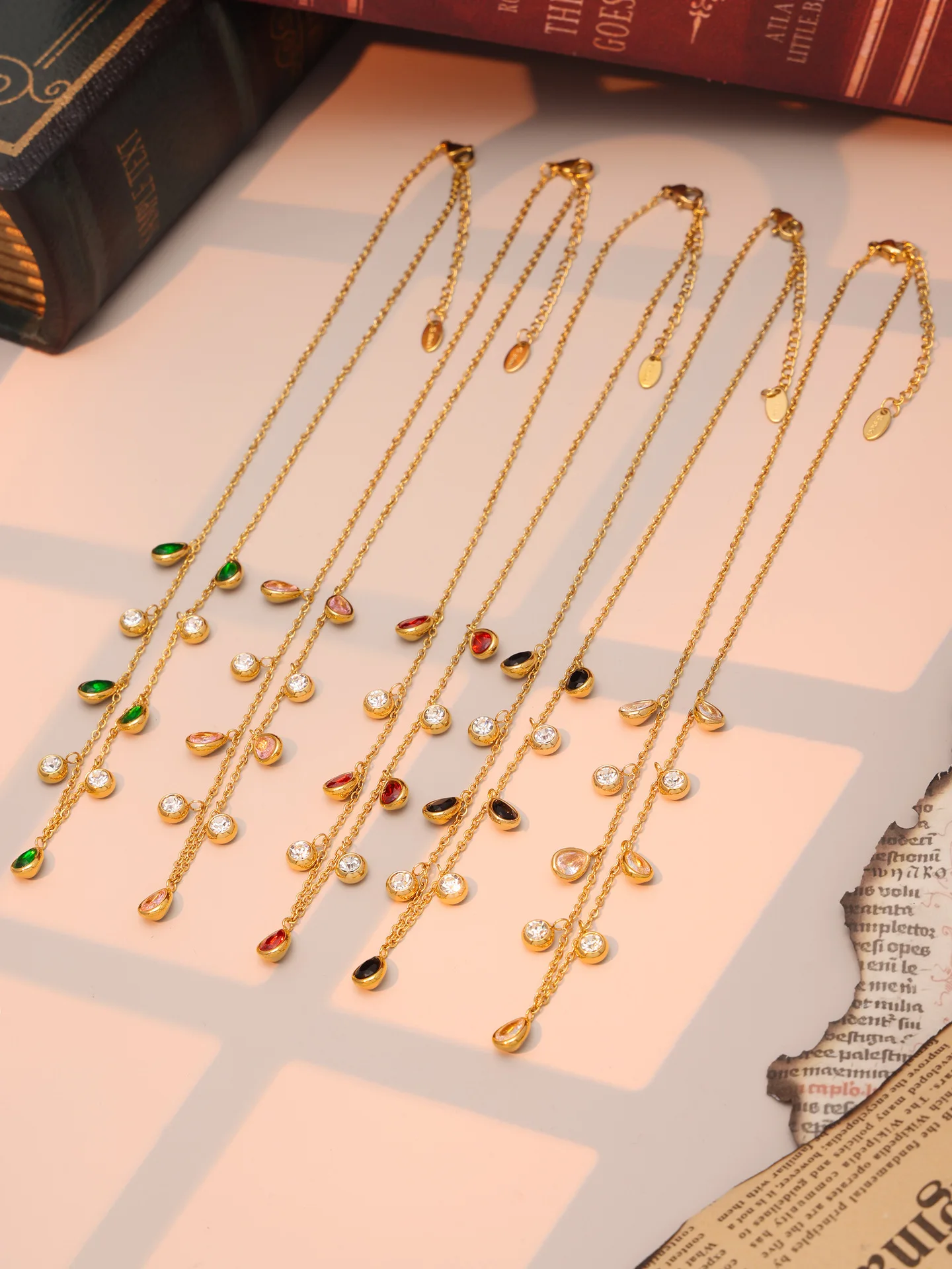 Wassertropfen-Anhänger-Halskette für Frauen, Zirkon-Quaste, Edelstahl, wasserdicht, O-Kette, vergoldet, Charm-Schmuck, Geschenk – Detail 8