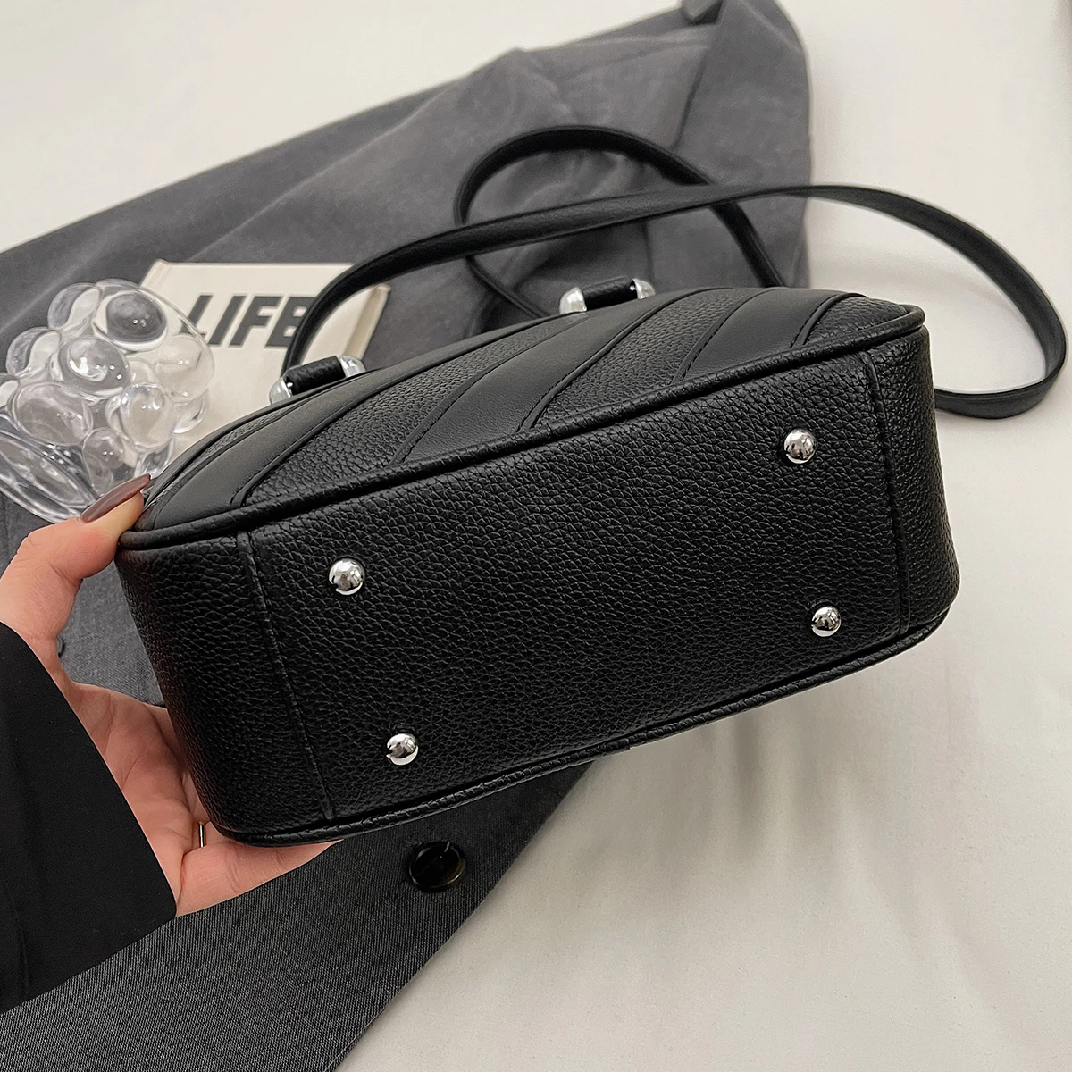 Niche Design Retro Handbag Bag Female 2025 New Autumn and Winter Twill Fashion All-Match One-Shoulder Messenger Bag Bowling Bag