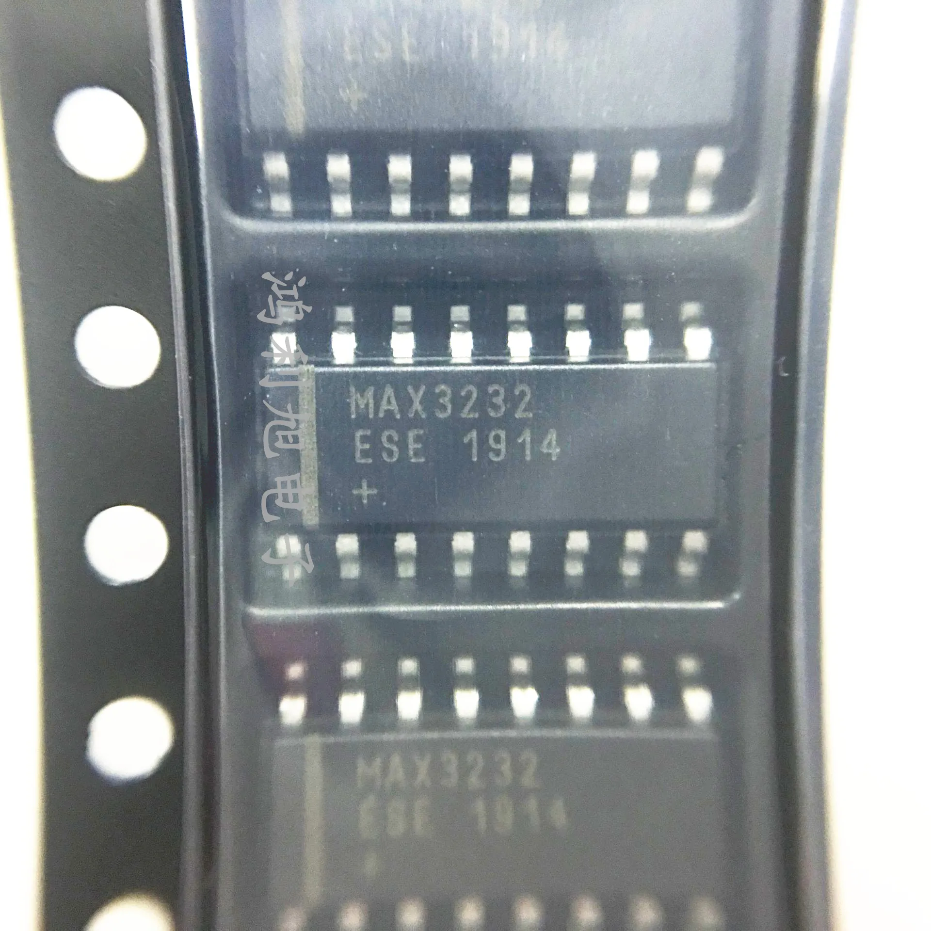 

10PCS/Lot MAX3232ESE Dual Transmitter/Receiver RS-232 16-Pin SOIC N T/R
