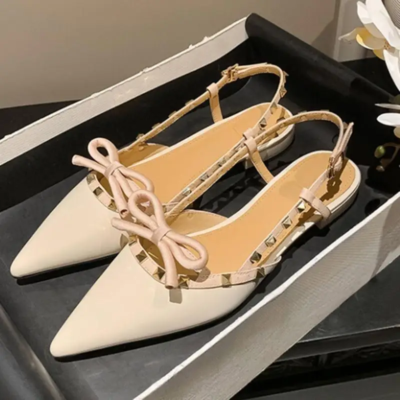 

Rivet Single Shoes Women's Thick Heel Pointed Head Nude French Flats 2024 Summer New Bow Patent Leather Bag Head Sandals