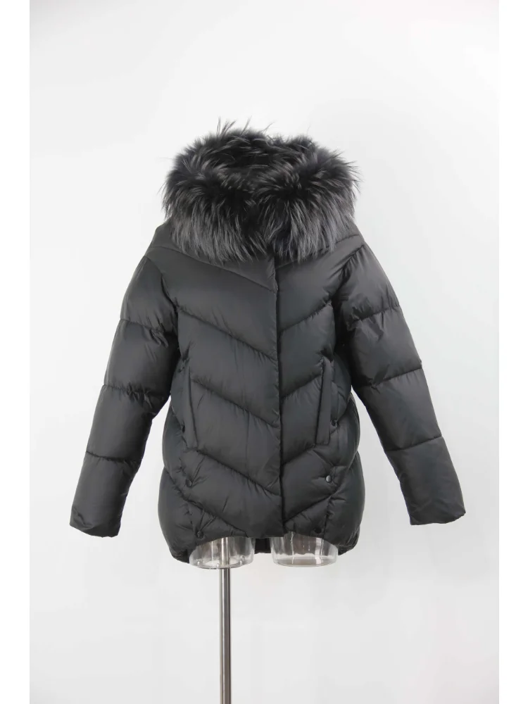 VERALBA Women's Mid-length Down Jacket With Hat and Detachable Fur Collar Winter Warm Fashion Coat Design Shows Crowd Ladies