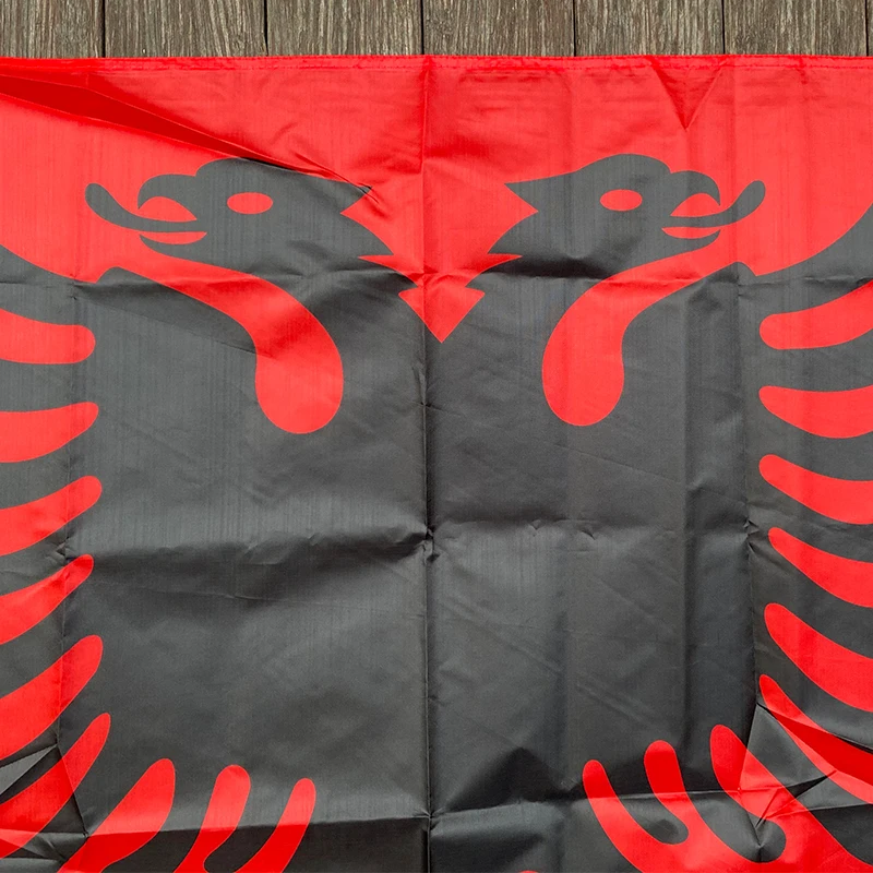 Bandierina Albania Per Auto AZ FLAG - 15x10cm Con Ventosa | Gagliardetto In Poliestere Per Specchietto