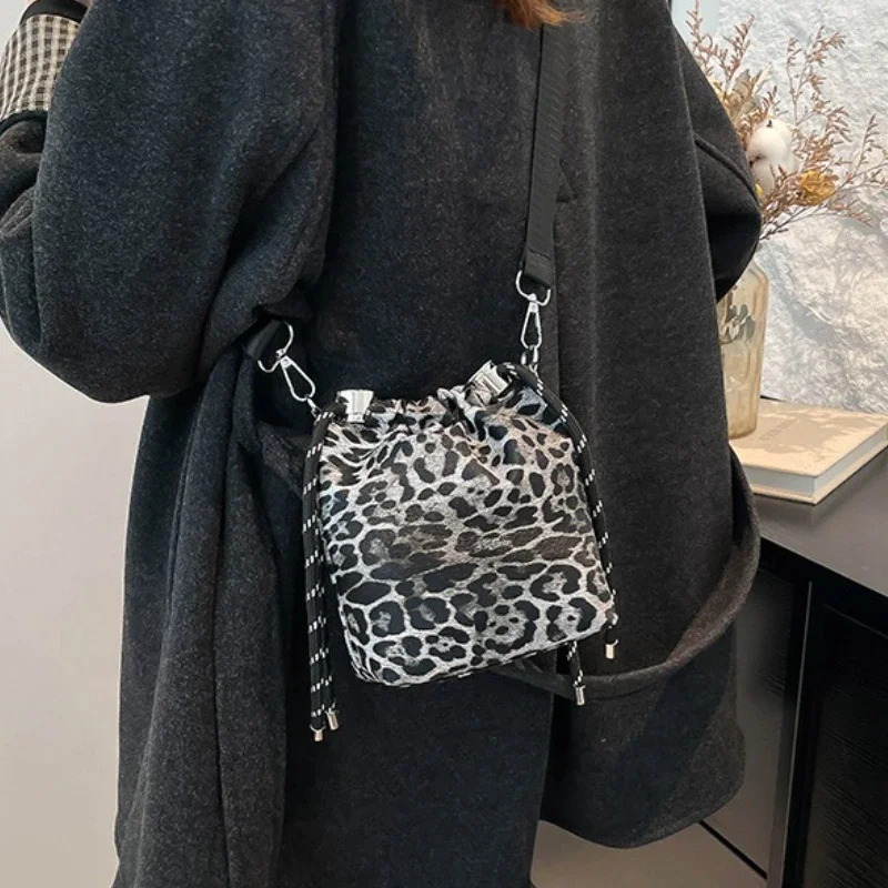 Mini Bag For Women Leopard Leather Bucket Crossbody Bag Small Phone Bag Drawstring Shoulder Bags Wide Strape Female Bolsa Black