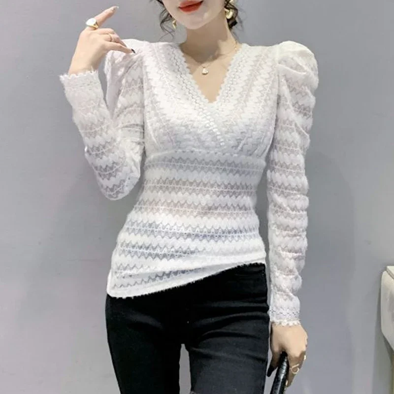 

Spring and Autumn Fashion Commuting Simple and Sexy Hollow V-neck Lace Bubble Sleeves Slim Fit Western Style Small Shirt V476