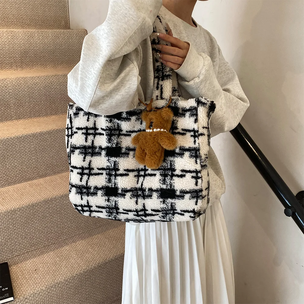 Women Plush Underarm Bag Cute Fluffy Shoulder Bag Y2K Handbag for Autumn and Winter