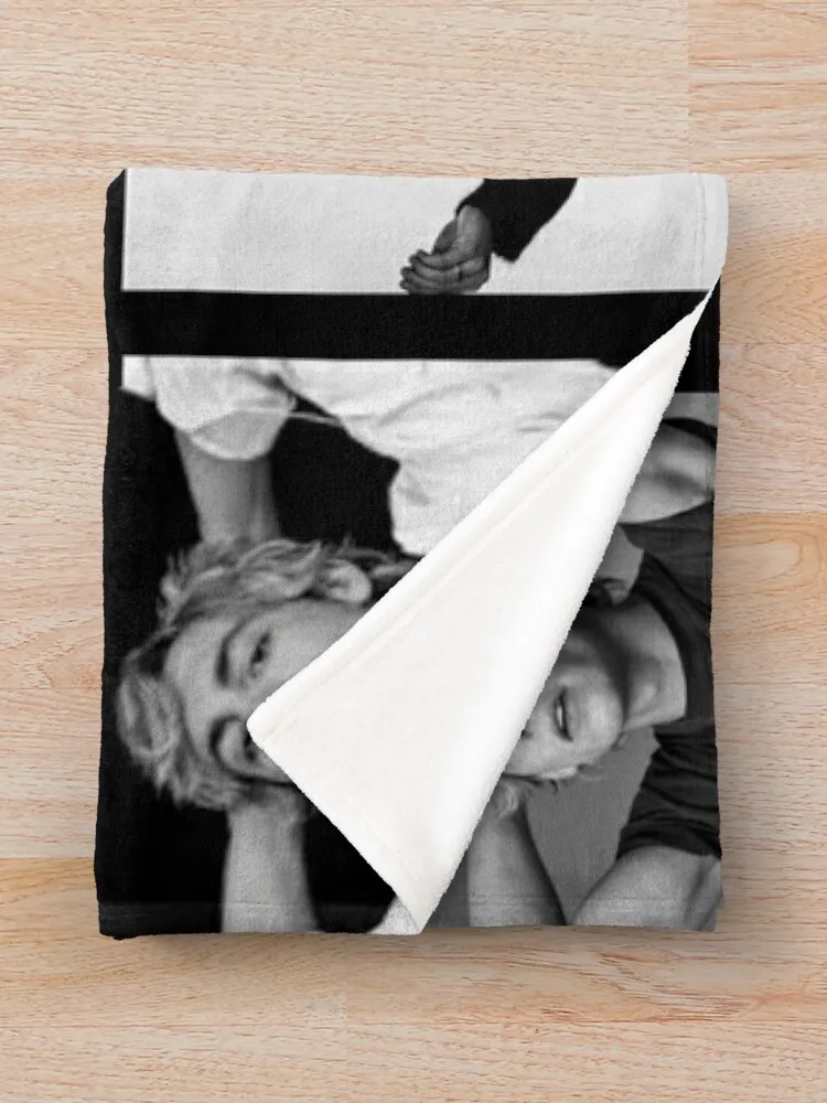 �ν� ��ġ �ݶ��� ������ ���, ��� ������ �ö��� ���� ħ�� ���