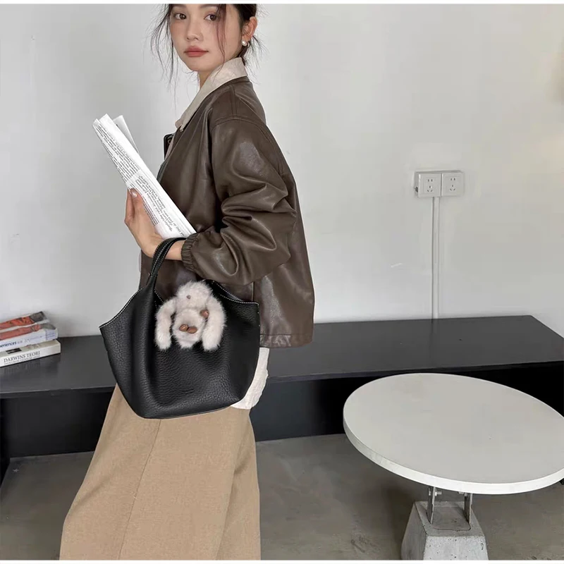 Koreanische Marke Tote Korb Tasche Hochwertige Pu Große-kapazität Weiche Pendler Eimer Tasche Neue Mode Frauen Schulter Tasche Unterarm tasche – Detail 5