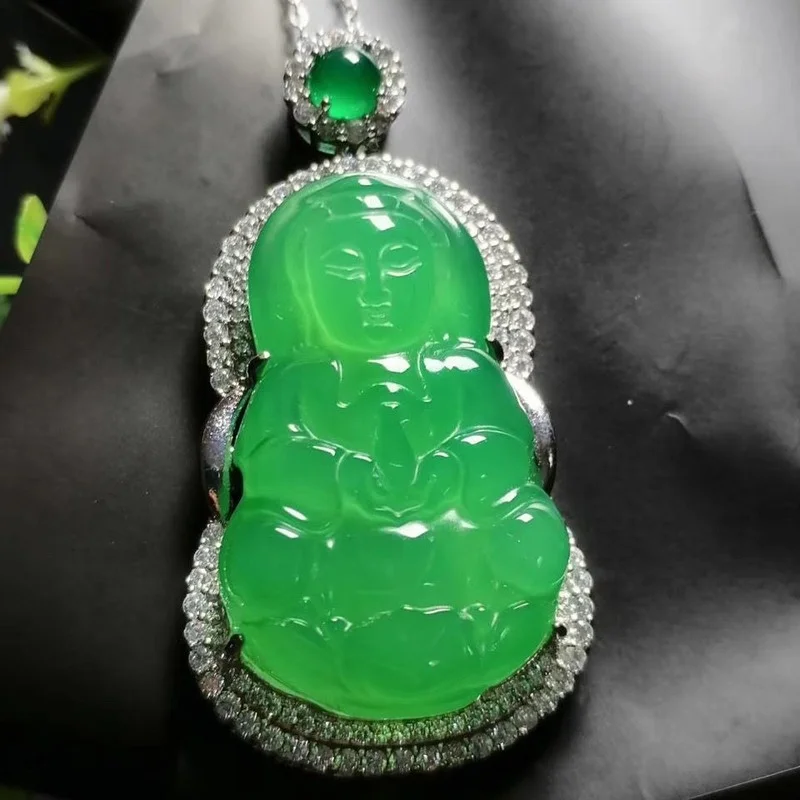 

Natural Agate High Ice Emerald Green Chalcedony Guanyin Pendant Men's Fashion Safety Pendant