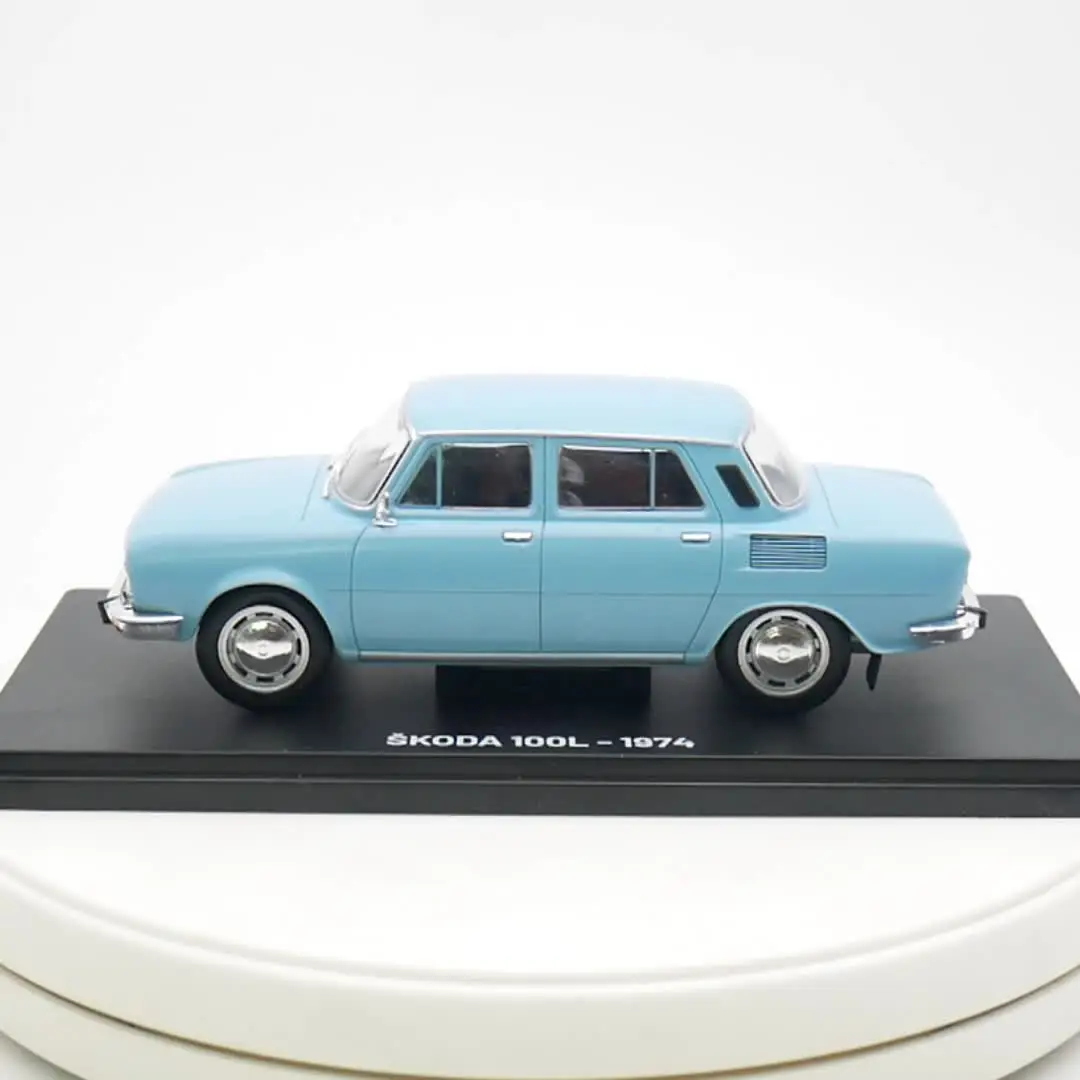 IXO / Hachette 1:24 Skoda 100L 1974 Diecast Car Model Metal Toy
