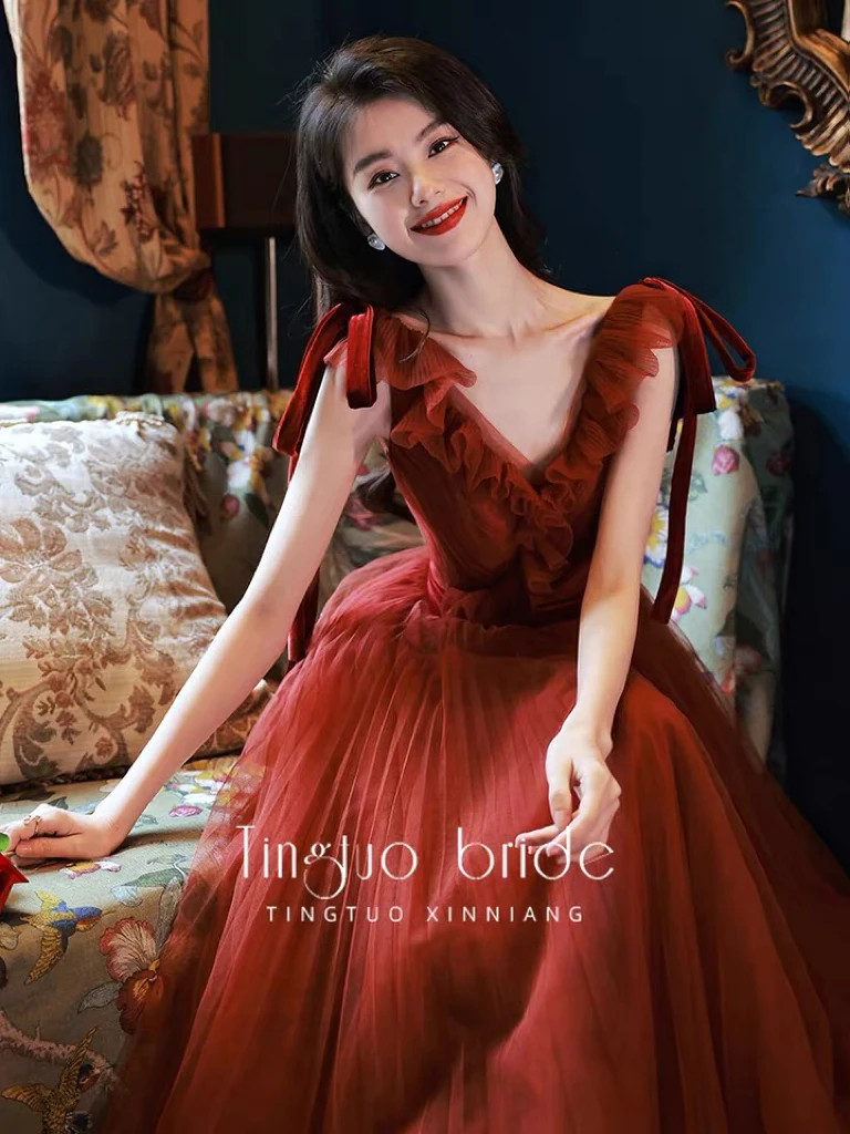 Women's Backless V Neck Fishtail Gown - Slim Vintage Evening Dress For Prom, Valentine's Day & Special Events