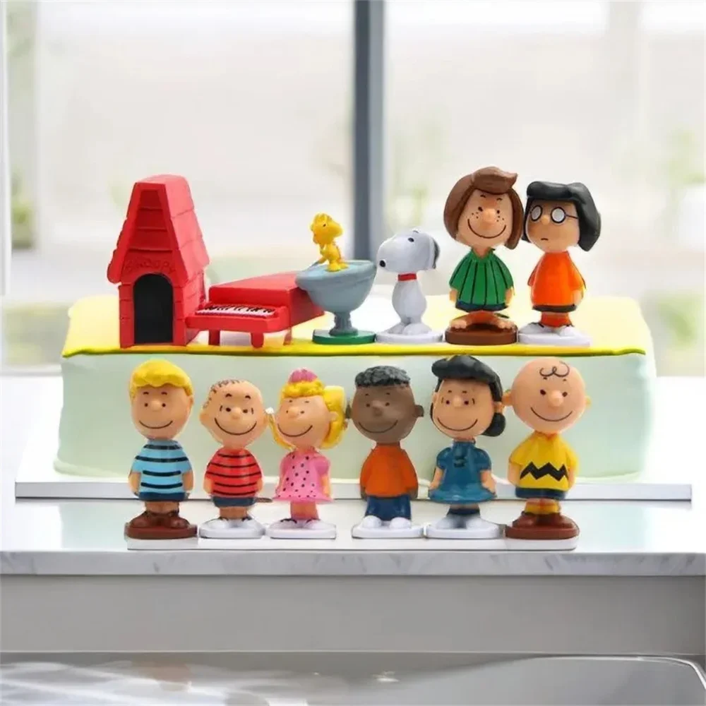 Peanut Comics Snoopy Figures,12Pcs Snoopy Mini Juego De Figuras,Snoopy Cake Topper Pastel,Mini Muñeca Hecha a Mano Shower Fiesta Cumpleaños Pastel Decoración Suministros Para Niños Set