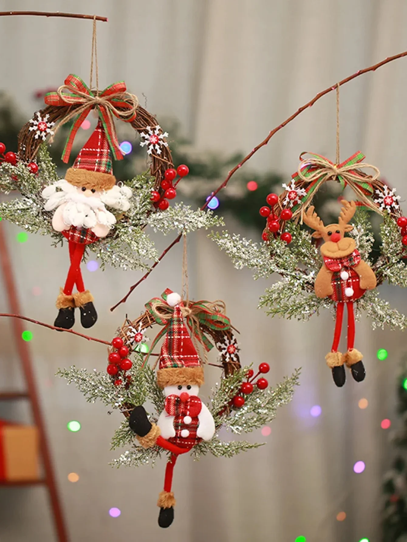 Julkrans för ytterdörr med kottar och snöflingor_voghion.com