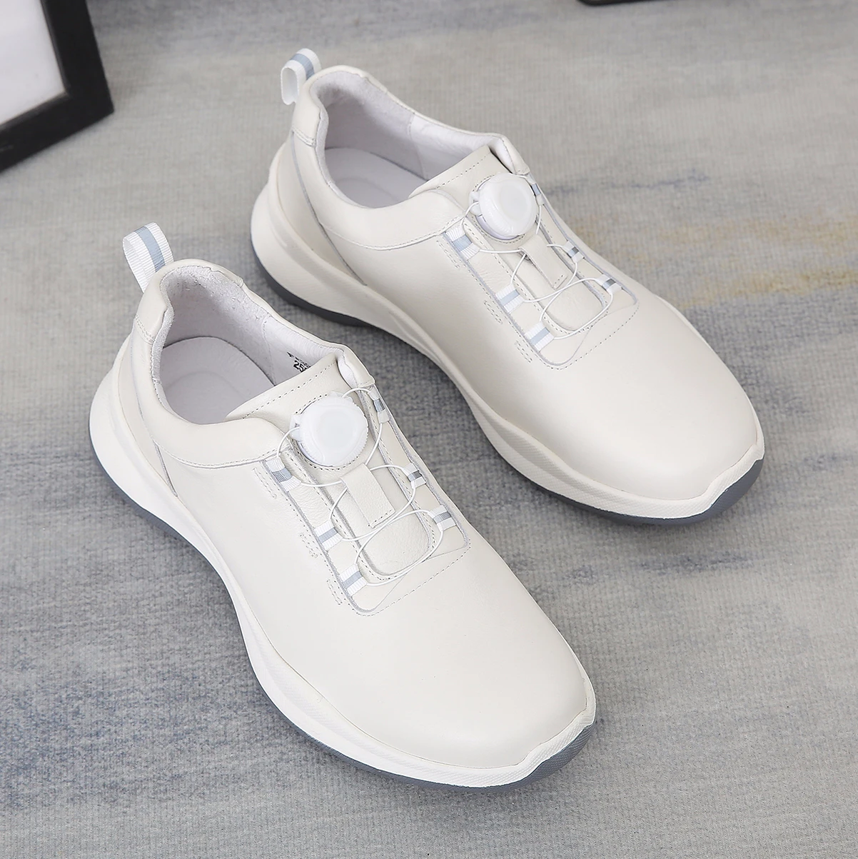 Four Seasons Mens Golf Shoes Luxury Brand Low Top Golfer Footwear Comfortable Leather Sneakers for Men Outdoor Golfing Sneakers 3