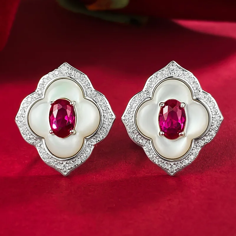

2023 New Jewelry Minimalist 4 * 6 Pigeon Blood Red Simulation Diamond Oval Earrings Fashionable and Medieval Style