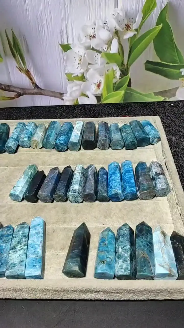 Голубой Апатит натуральный кристалл полированный драгоценный камень