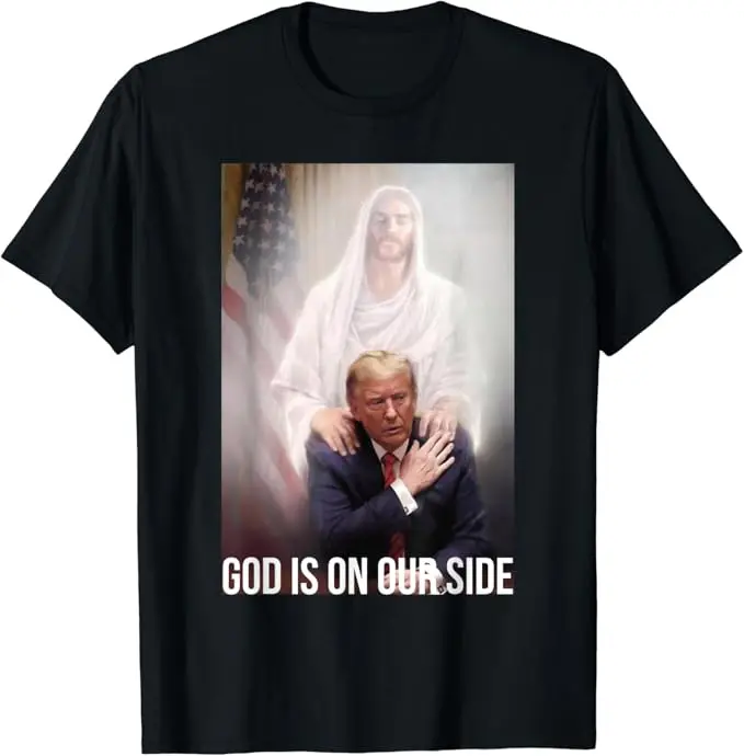 thumbnail image 1 of Dios está de nuestro lado Foto del presidente Trump después del tiroteo en su mitin Camiseta Nunca te rindas Campaña de lucha a favor de Trump, 1 of 3