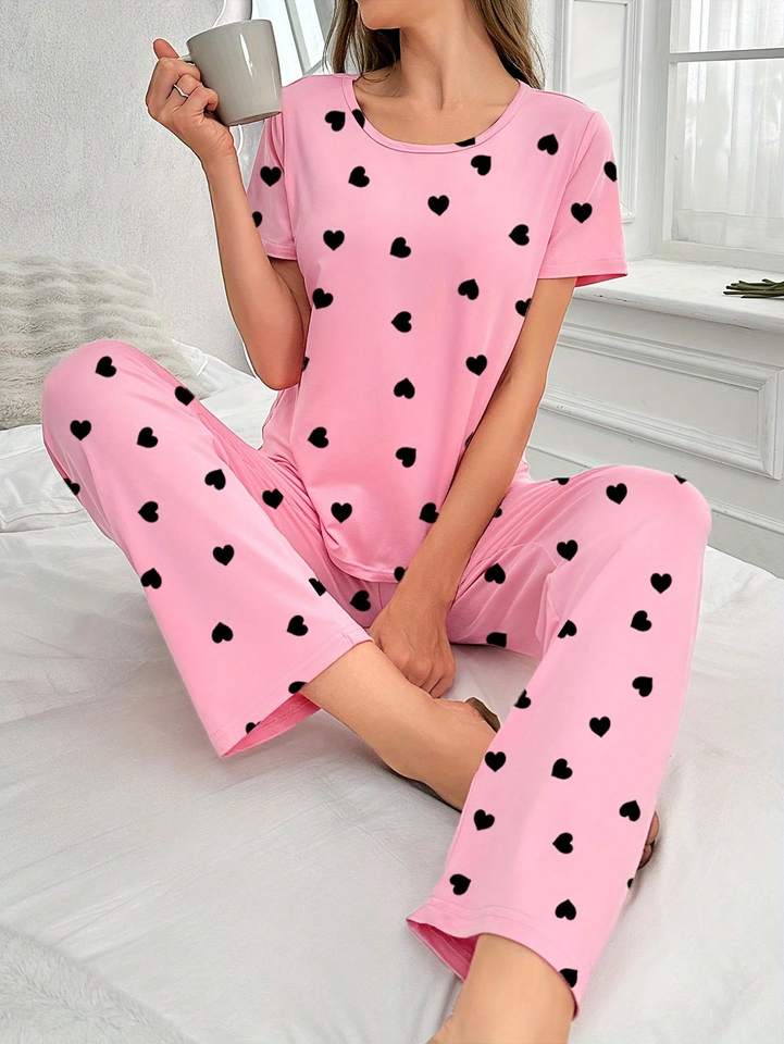 Two-Piece Women's Fashion Short-Sleeve and Long-Pants Set with Love Print, New Homewear Collection