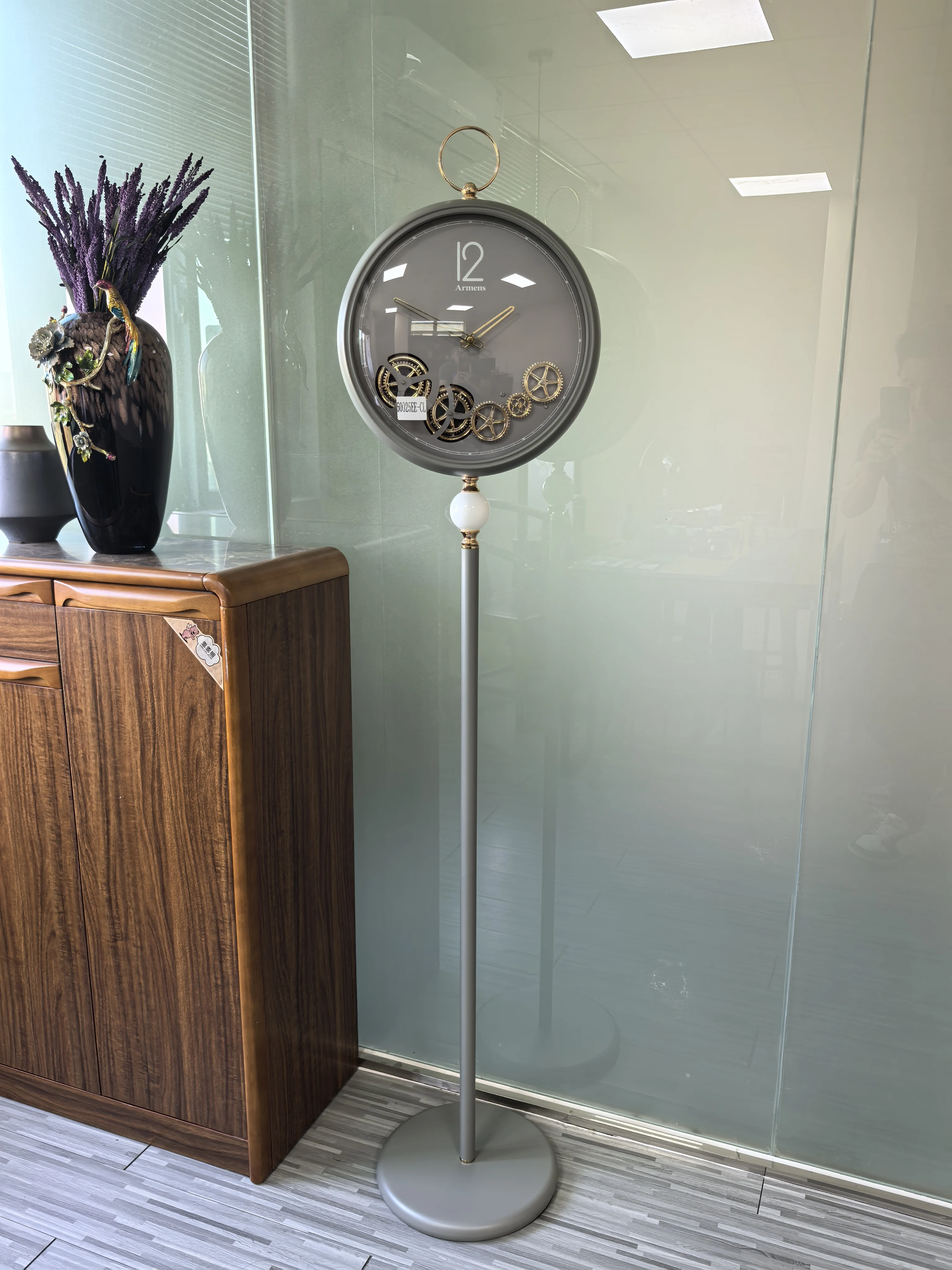 Light Luxury Vintage Style Metal Rotating Gear Floor Clock Antique Design for Living Room Dining Room Decoration