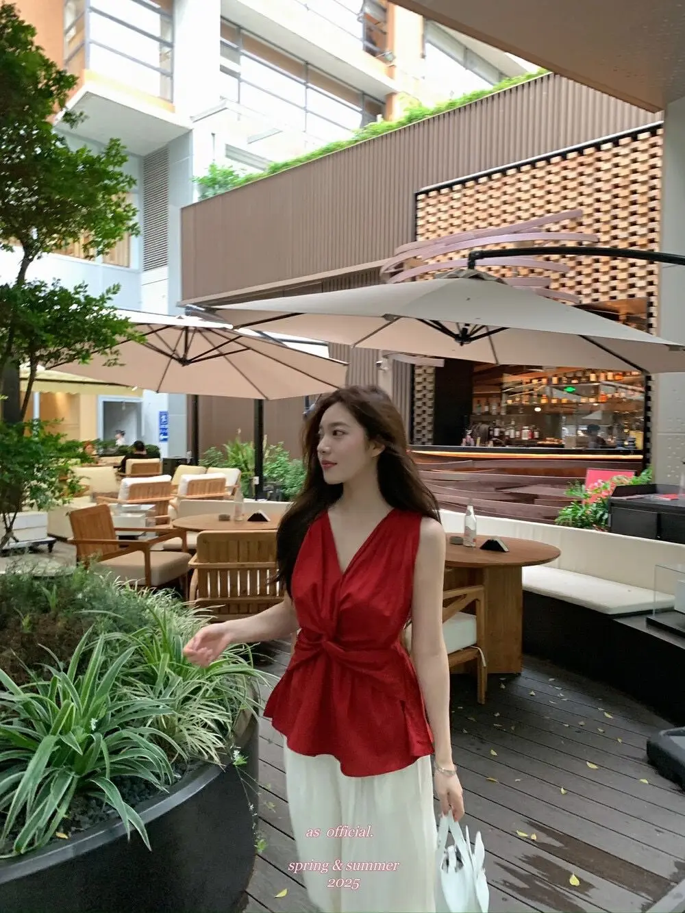 Image of Designer Twist Knot V-neck Vest for Women 2025 Summer New Resort Style Niche Slim-fit Unique Sleeveless Top