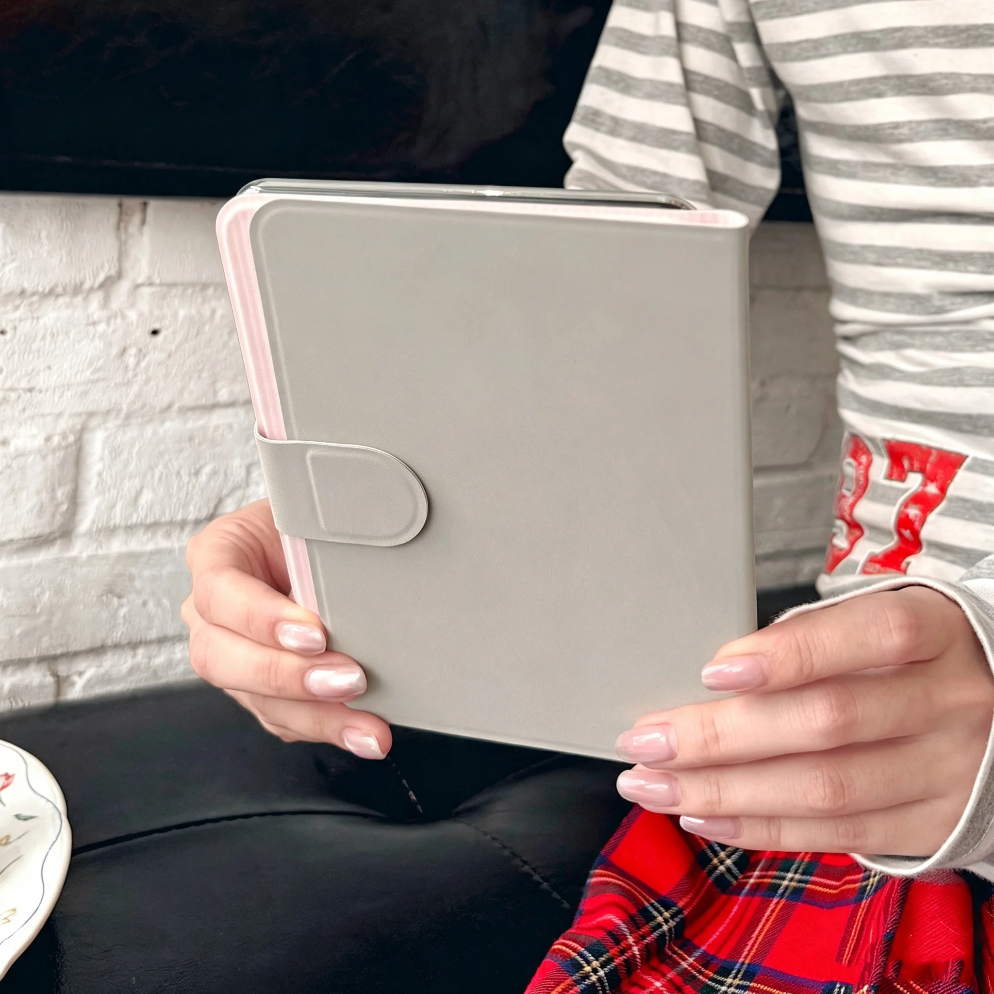 Versatile Kindle Case with Magnetic Detachable Cover and Auto Wake/Sleep Feature