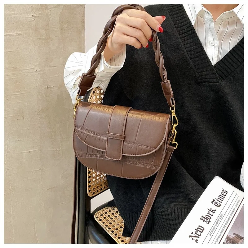 Manufacturers Wholesale 2022 New Trend Bag Shoulder Twist Handle Diagonal Cross Girl Bag Ladies Women's Bag